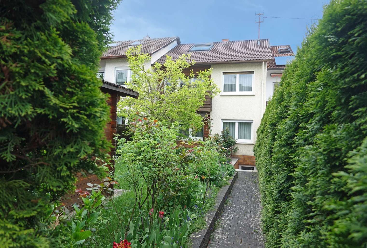 Ansicht West mit Garten